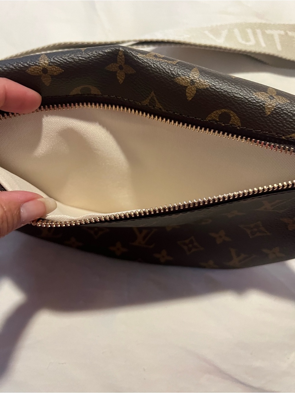 Louis Vuitton Monogram Crescent Belt Bag in Brown and Natural Vachetta - Picture 4 of 6